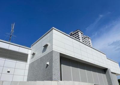 Façade and Features